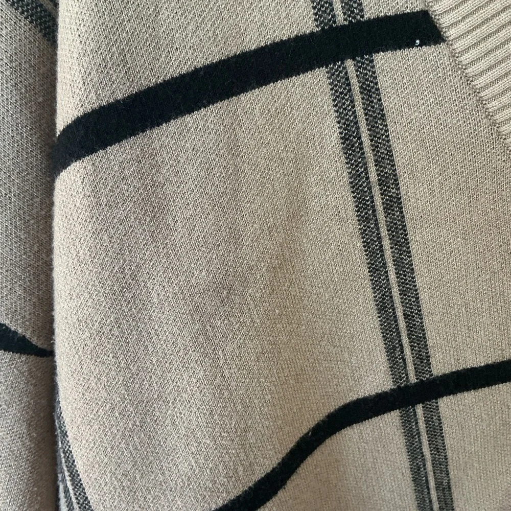 SOLD Dynamo Tan and Black Plaid Dark Academia Cardigan - Picture 3 of 3